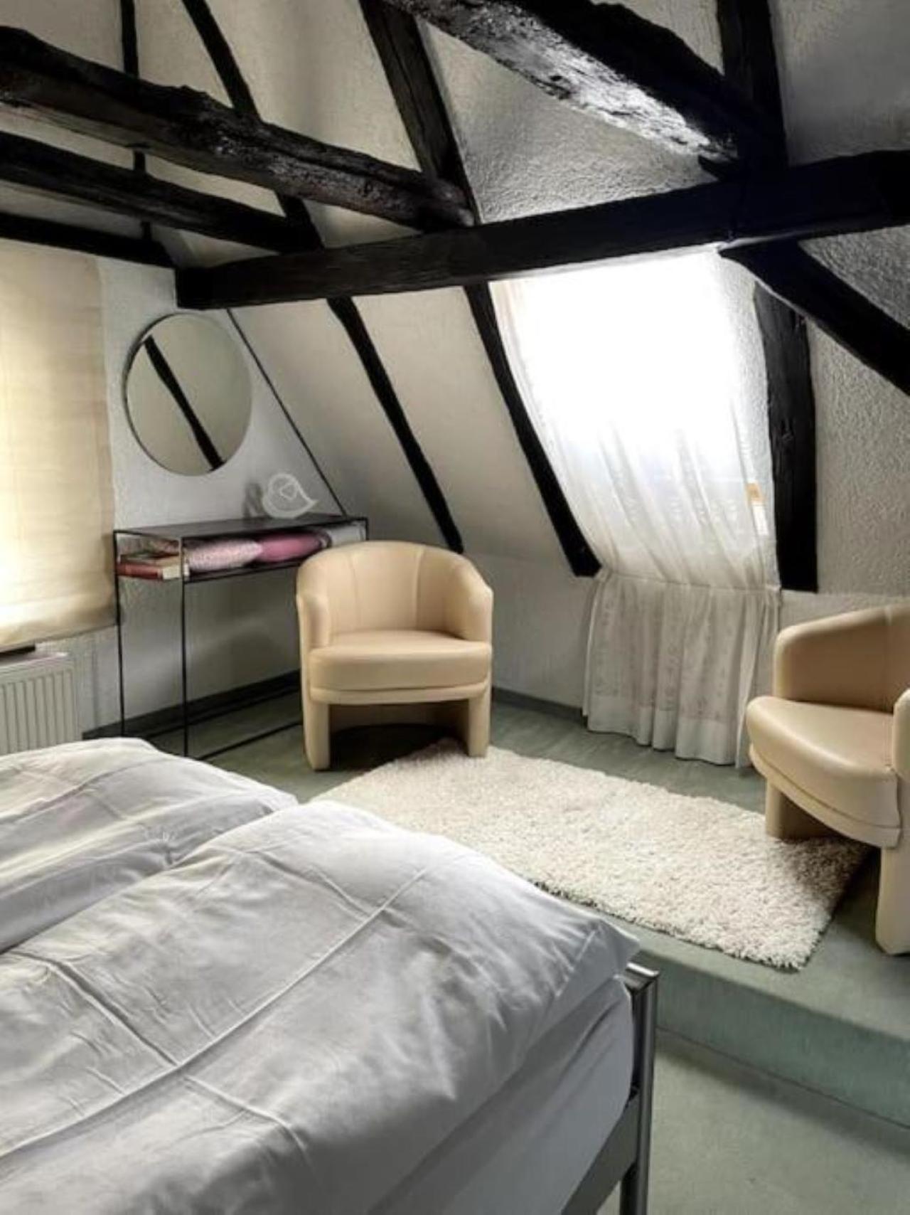 Ferienwohnung Im 'Schmoller - Hof' Нойштадт-ан-дер-Вайнштрасе Экстерьер фото